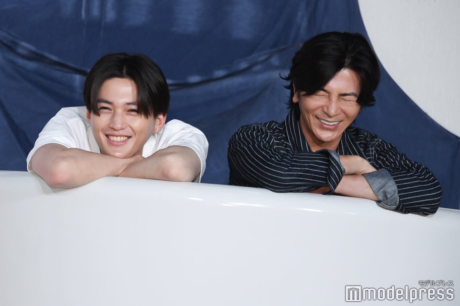 思わず笑ってしまう八木勇征＆武田真治（C）モデルプレス