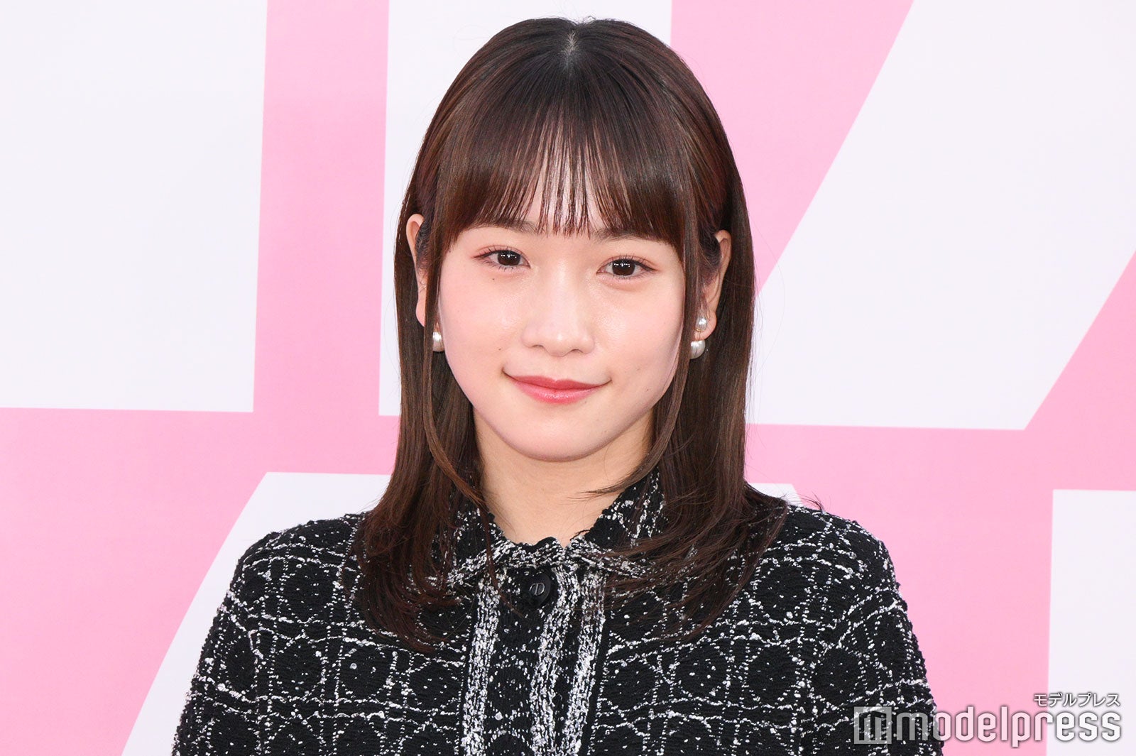 川栄李奈「30歳になりました」美脚眩しいショーパン姿に反響「ずっと変わらぬ可愛さ」「シルエットが美しい」