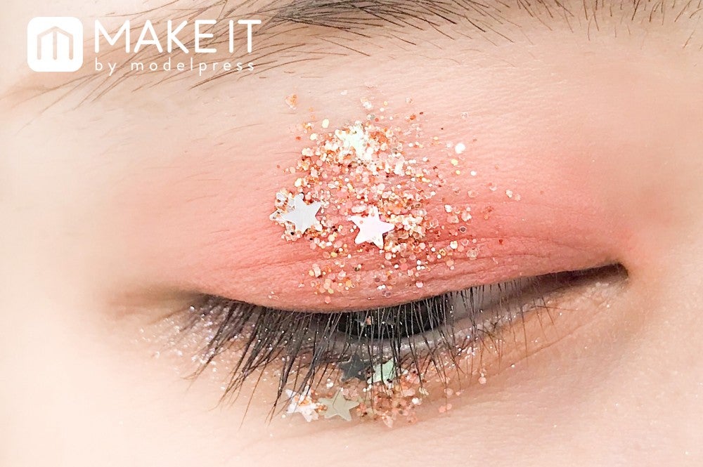 ZEESEA／16 Colors Eyeshadow Tray／03 桃色＆コーラル系カラー使用 (C)メイクイット