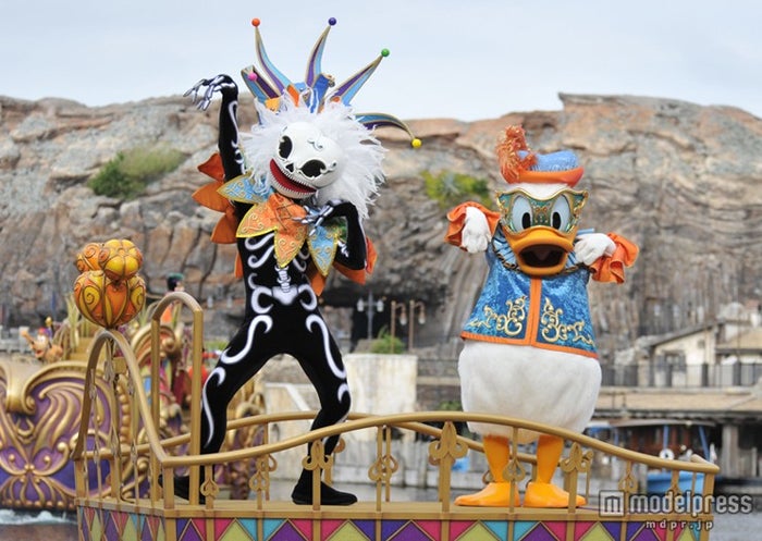 ディズニーシー スケルトンだらけのハロウィーンカーニバルを開催 モデルプレス