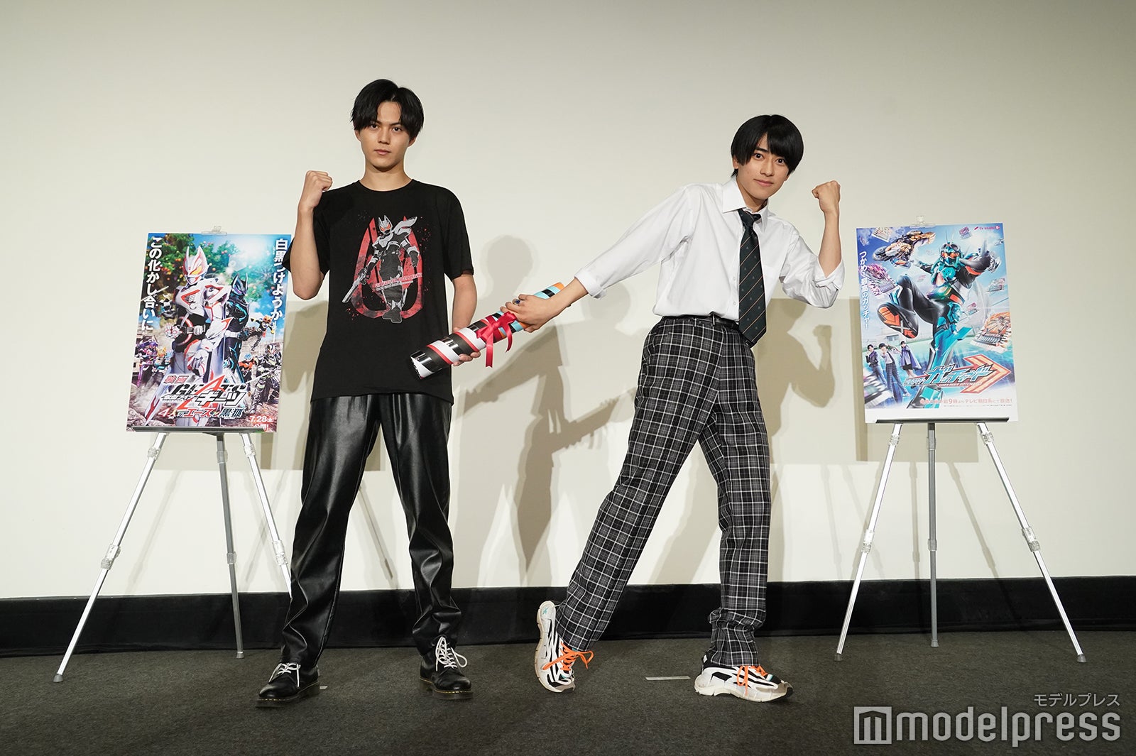 簡秀吉　ギーツ　本島純政　ガッチャード　直筆サイン入　2ショット　生写真　チェキ 簡秀吉 ギーツ 本島純政 ガッチャード 直筆サイン入 2ショット