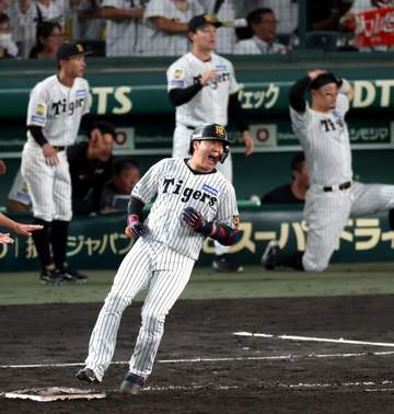 阪神 優勝M2！大山が九回にマルティネスから執念同点打→チーム今季最長5時間超の激戦で価値あるドロー！最短Vは3日 残り5試合