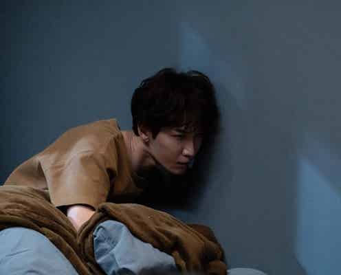Snow Man渡辺翔太、怪奇現象にうなされる 事故物件の“謎”迫る場面写真解禁【事故物件ゾク 恐い間取り】