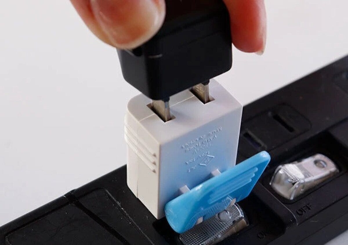 ダイソー ラクラク抜ける!電源アダプター 使用例 ダイソー ラクラク抜ける!電源アダプター 使用例