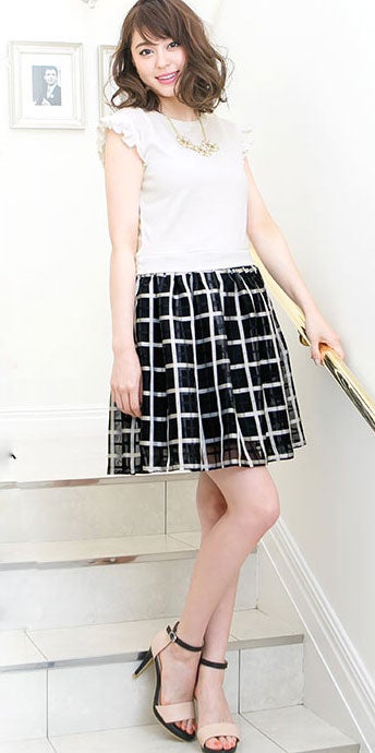 袖フリルカットソー×オーガンジーチェック柄スカートドッキングワンピース「神戸レタス」2990円（税込）