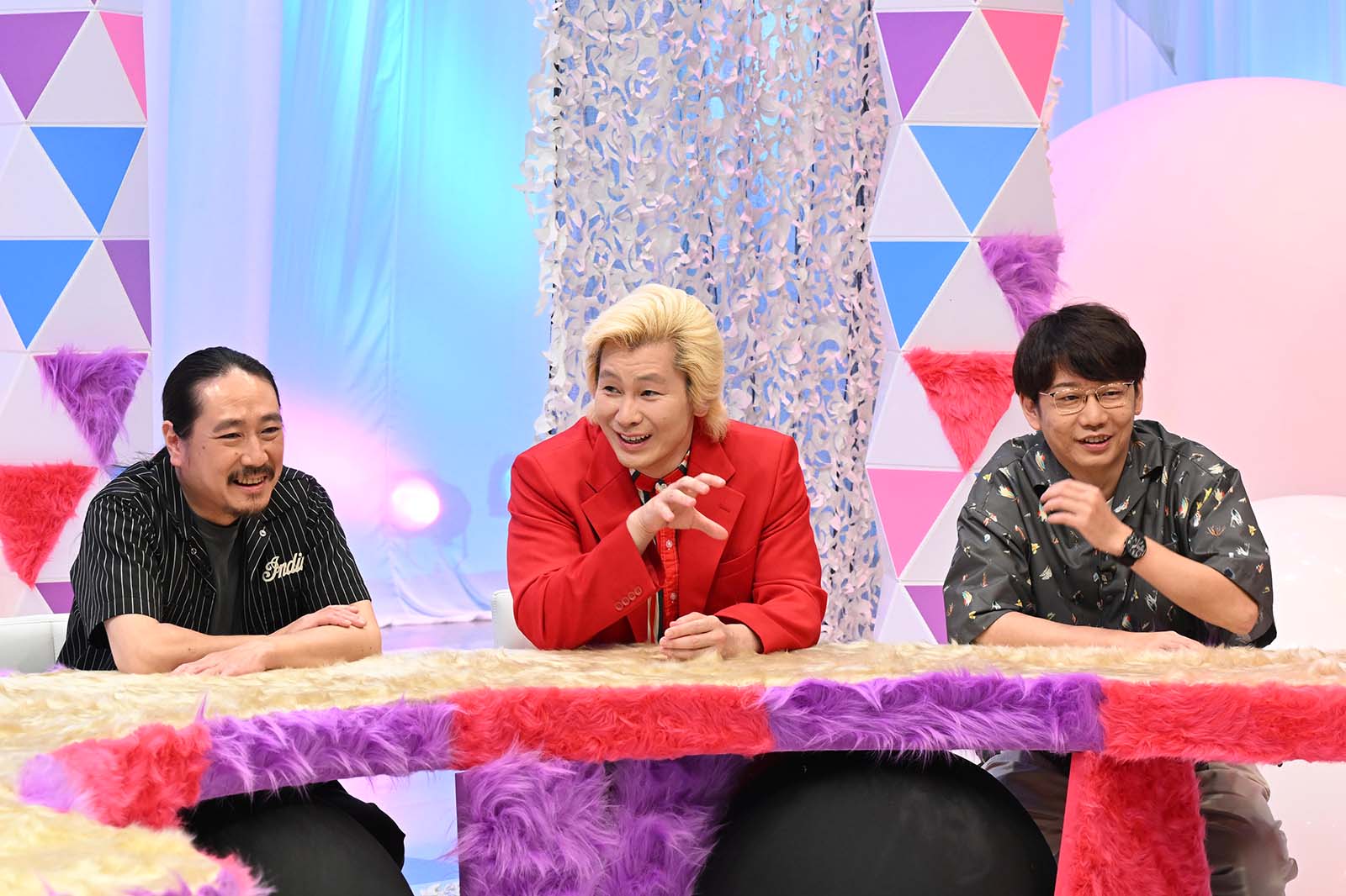 西田幸治、カズレーザー、小宮浩信（C）読売テレビ・日本テレビ