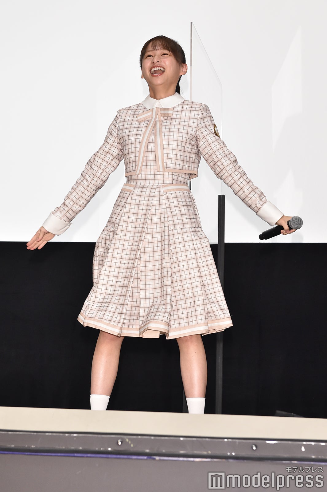 クリスティアーノ・ロナウドのゴールパフォーマンス“Siuuuuu！！”を披露する影山優佳 （C）モデルプレス