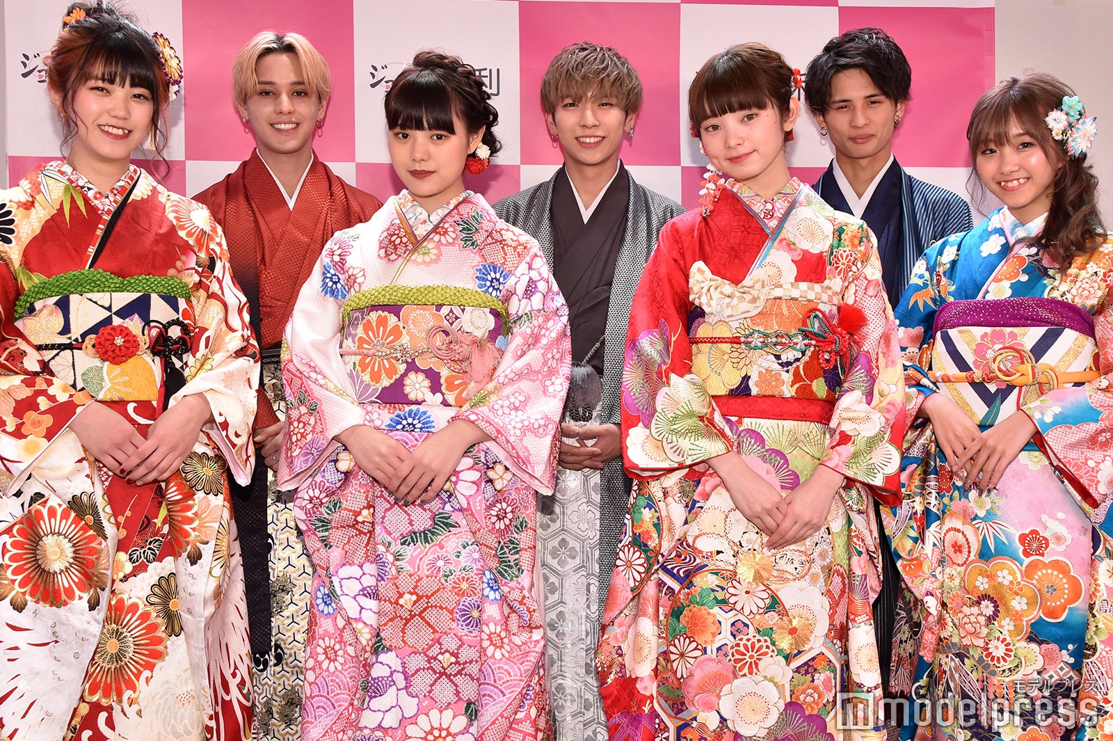 人気モデル7人で結成「振袖TEENS」お披露目“欅坂46ガチオタ”北出大治郎の目標は？