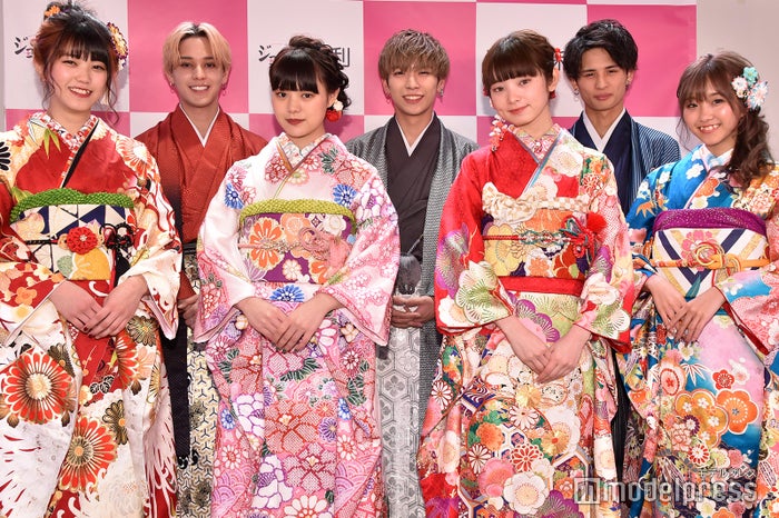 人気モデル7人で結成 振袖teens お披露目 欅坂46ガチオタ 北出大治郎の目標は モデルプレス