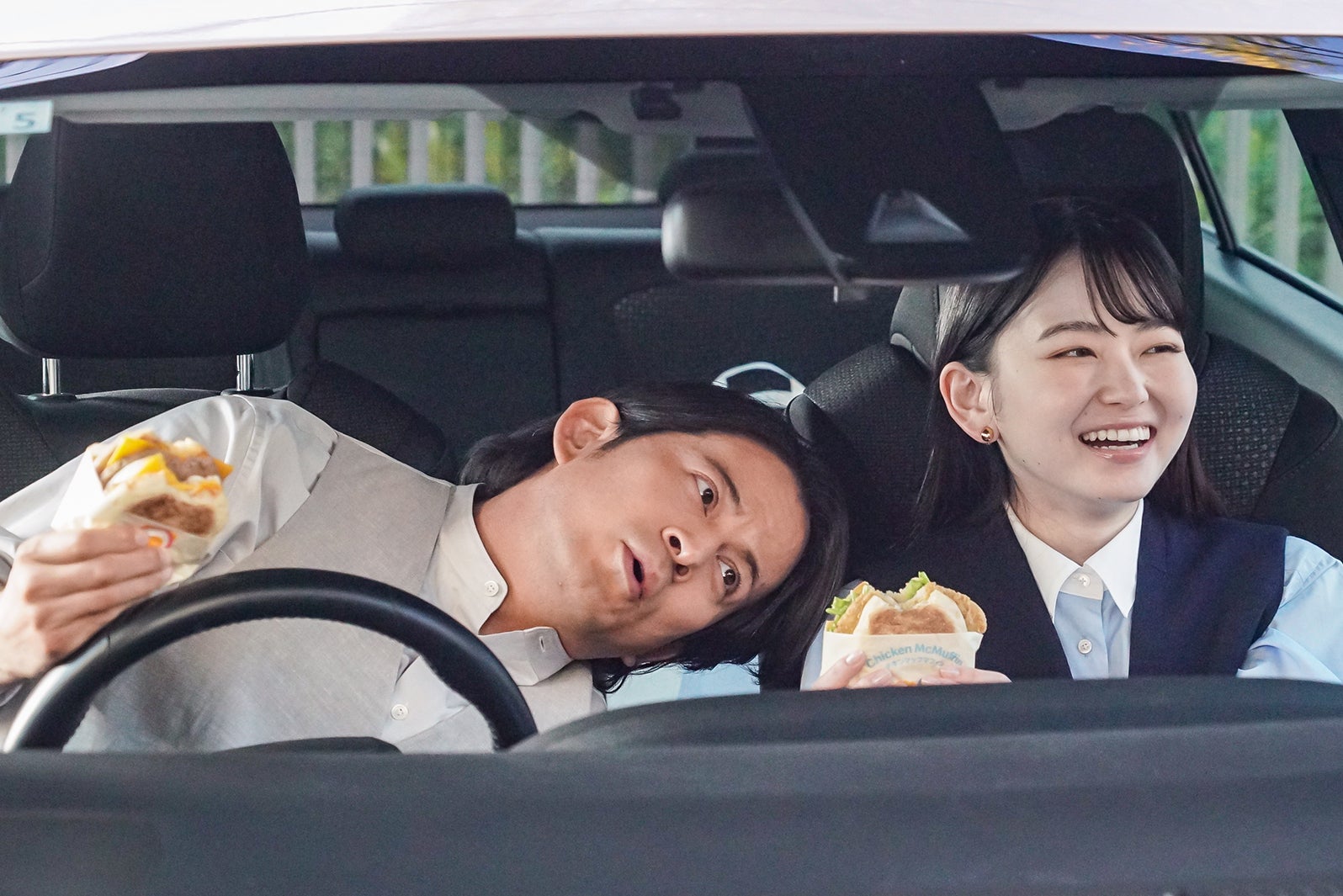 岡田准一＆山田杏奈、共演3年目で息ぴったり 全力アクションに笑顔