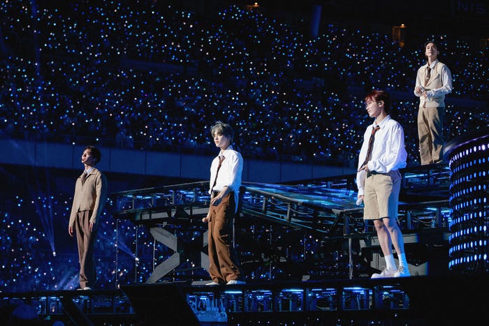 JOSHUA(ジョシュア)、S.COUPS(エスクプス)、SEUNGKWAN(スングァン)、JEONGHAN(ジョンハン)/SEVENTEEN(P)&(C) PLEDIS Entertainment