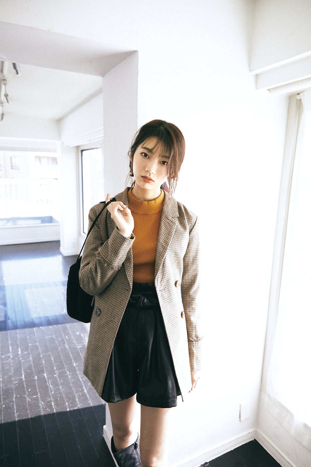 けやき坂46高本彩花、クールな表情に釘付け　富田鈴花＆柿崎芽実＆金村美玖はファッション誌初登場