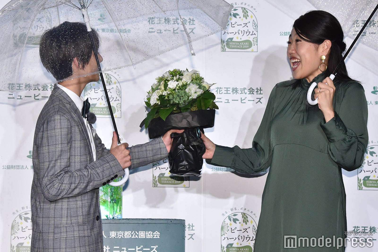 翔、横澤夏子の誕生日を祝う （C）モデルプレス