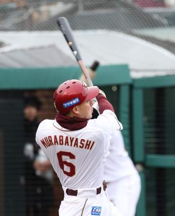 楽天・村林が勝ち越し1号ソロ サイクルヒットに王手