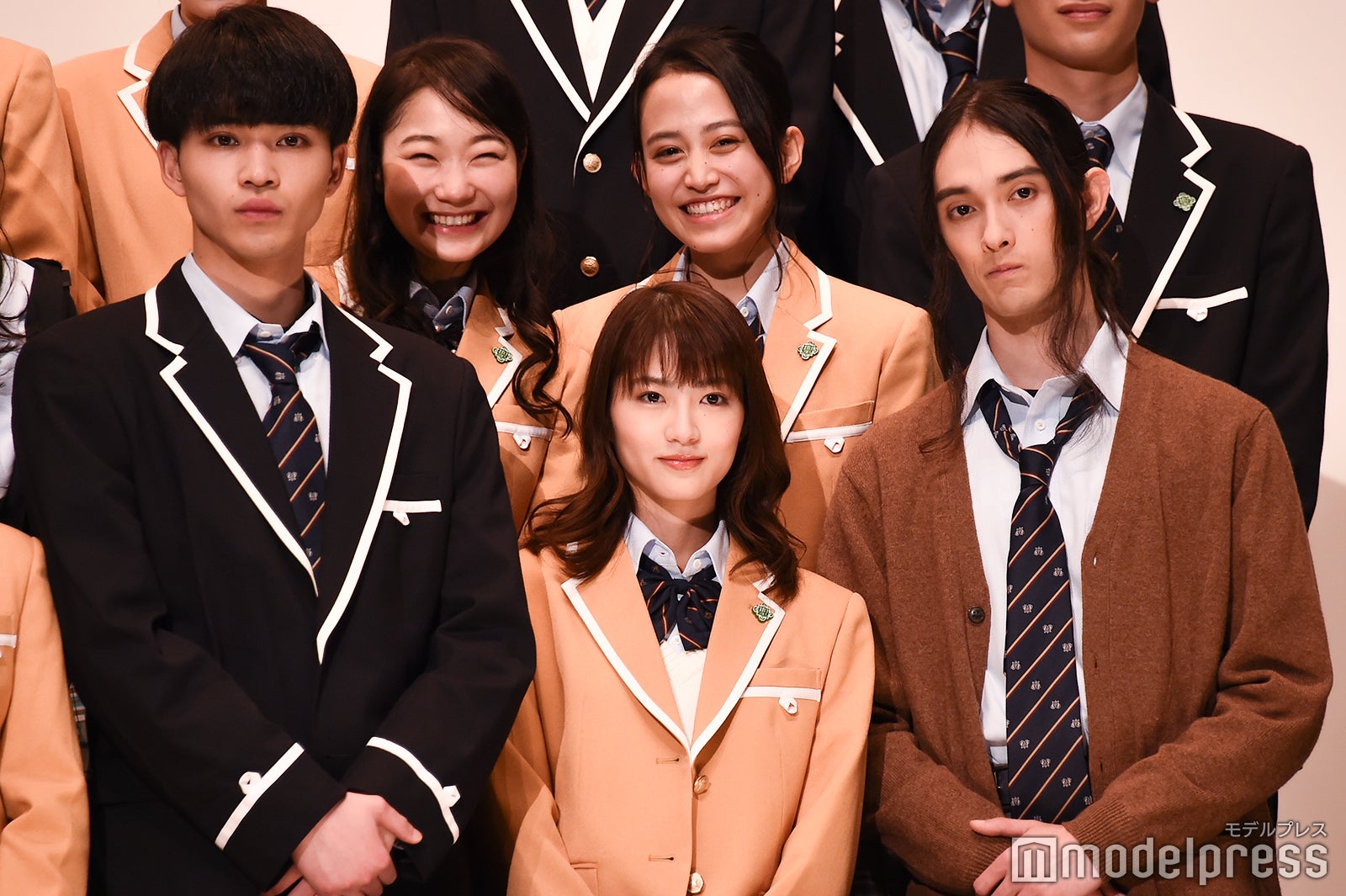 中田圭祐、若月佑美、栗原類（C）モデルプレス