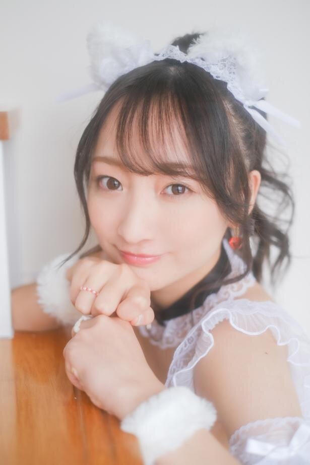 Gカップアイドル”elsy・愛森ちえ、デジタル写真集をリリース！ 自慢のバストを惜しげもなく披露 - モデルプレス