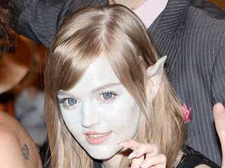 リアルバービー ダコタ ローズ ナチュラルメイク披露で 美しすぎる の声 美谷間もチラリ モデルプレス