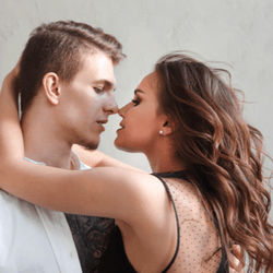 上目遣いは反則 シャイな彼がしたくなる キスのおねだり 4つ モデルプレス