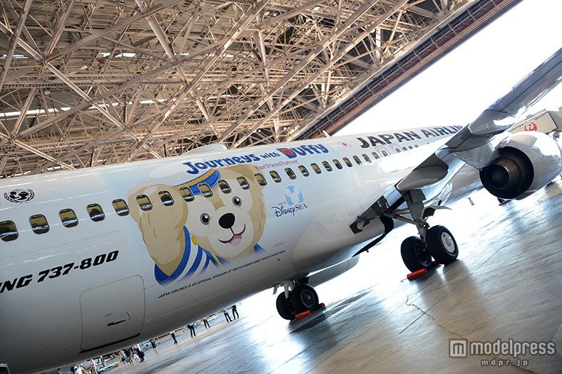 10周年仕様のダッフィーが描かれる