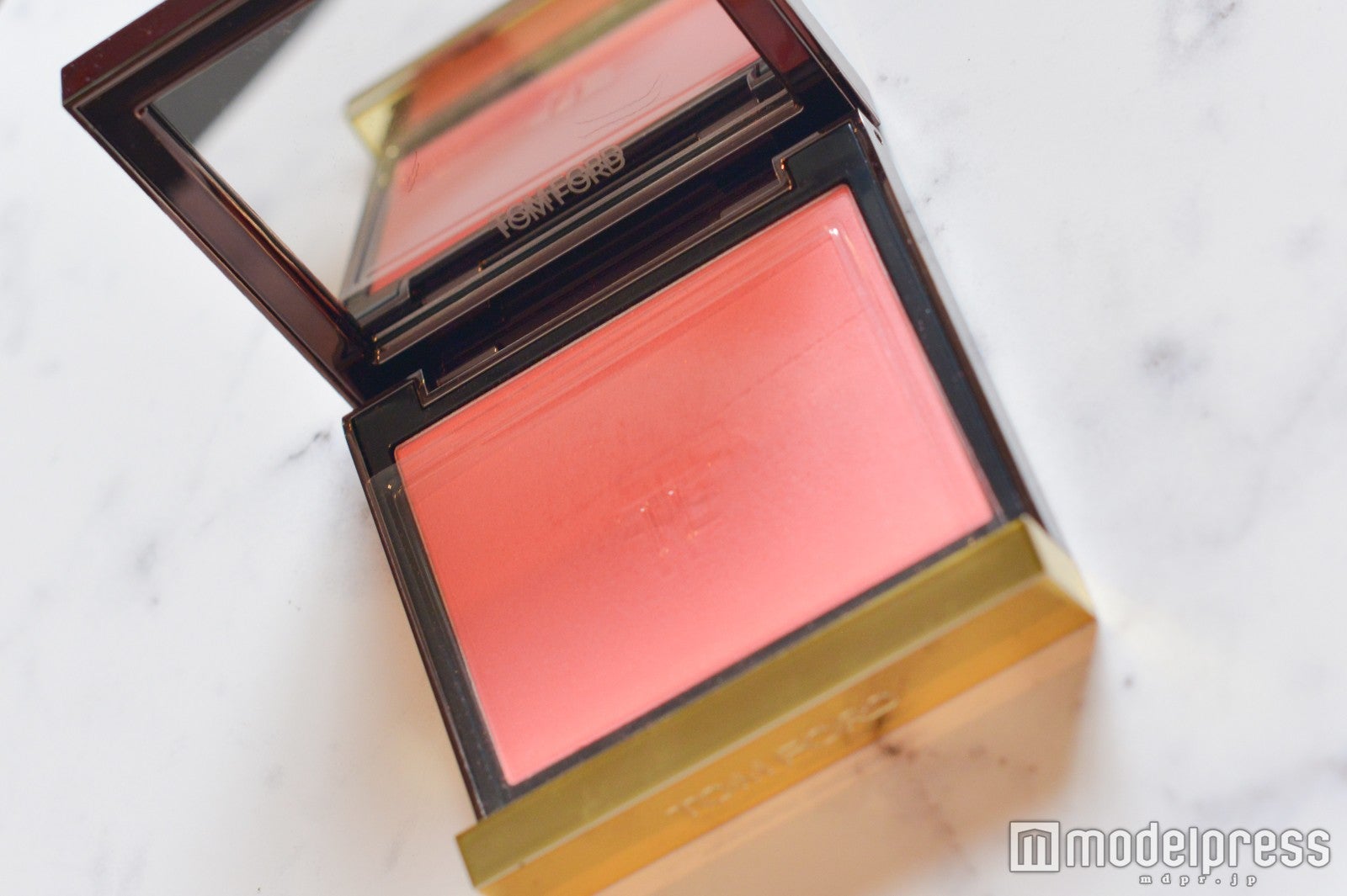 粉チーク（トム・フォード）（C）モデルプレス