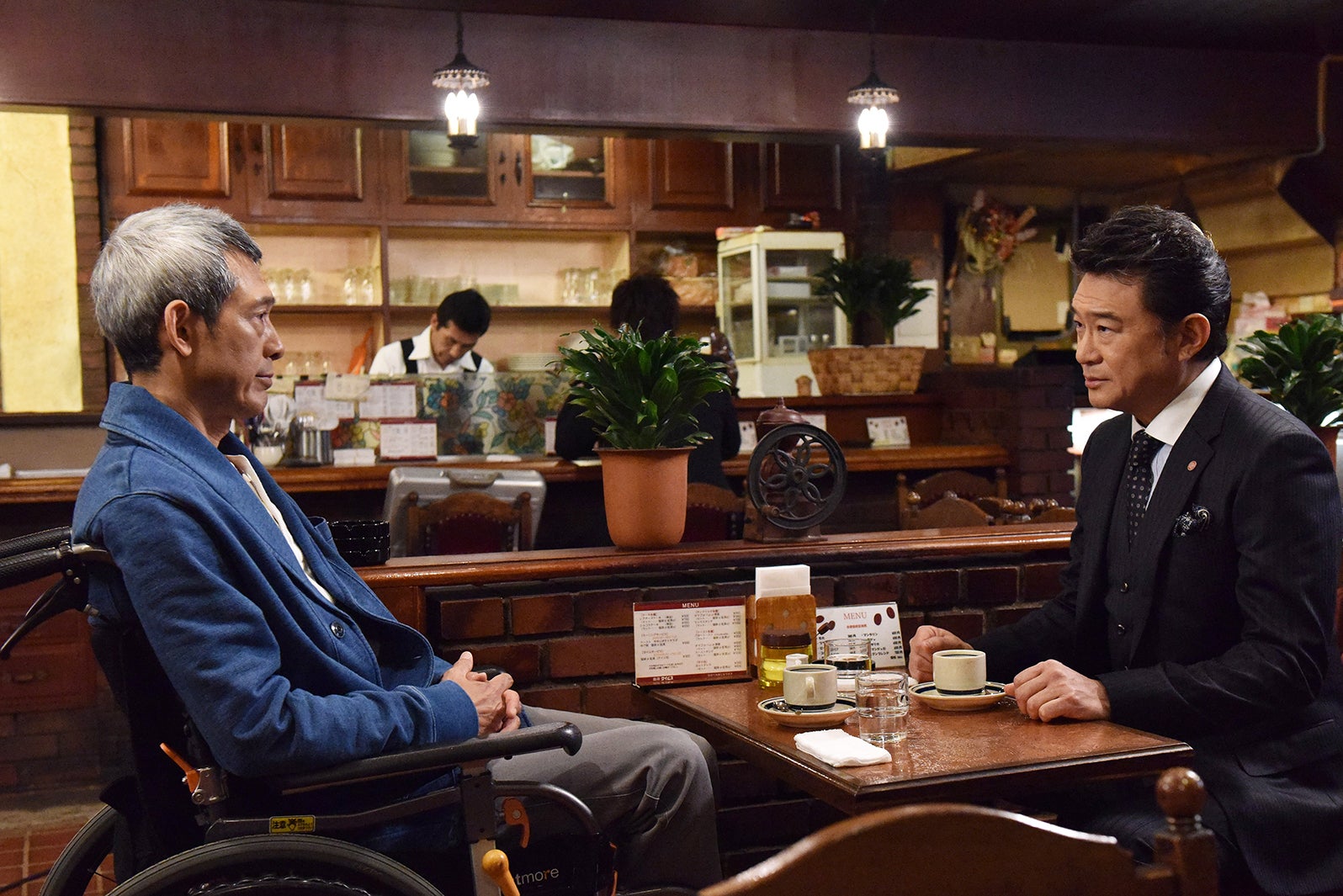 鶴見辰吾、船越英一郎／「Missデビル 人事の悪魔・椿眞子」第3話より（C）日本テレビ