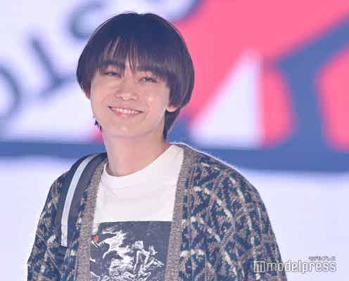 豊田裕大、オールバックから一変 前髪下ろし&爽やかスマイルでギャップ披露【GirlsAward 2025SS】