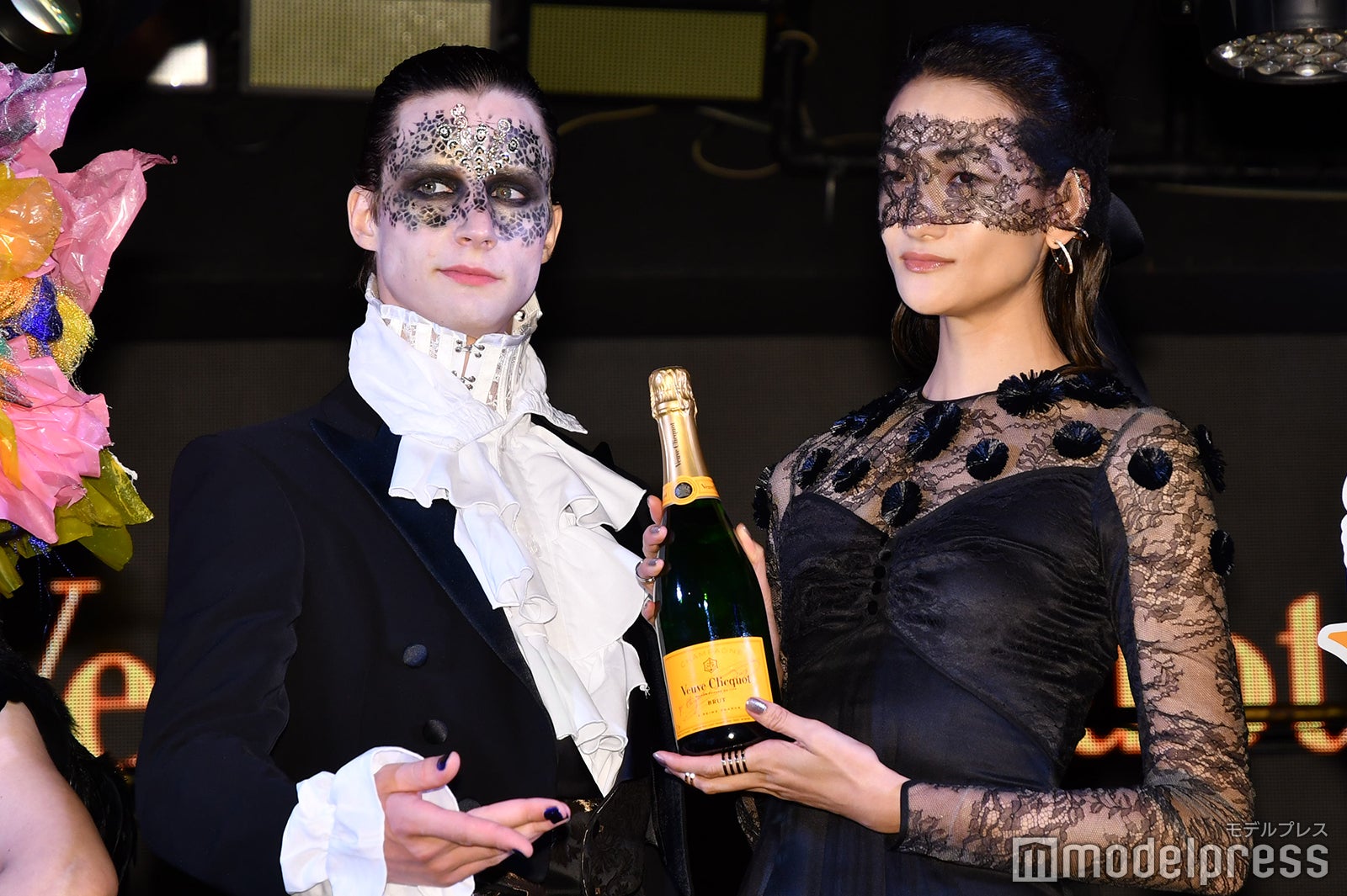 （右）冨永愛（C）モデルプレス