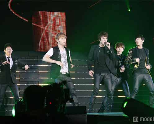 BEAST、メンバー負傷も笑顔でパフォーマンス 日韓ファッションイベント初開催