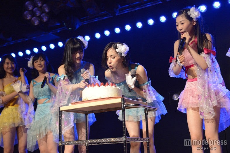 誕生日を祝福（C）AKS