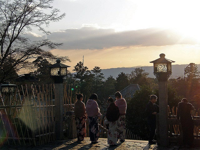 正しい初詣で幸せを手にいれて／ photo by rakugo