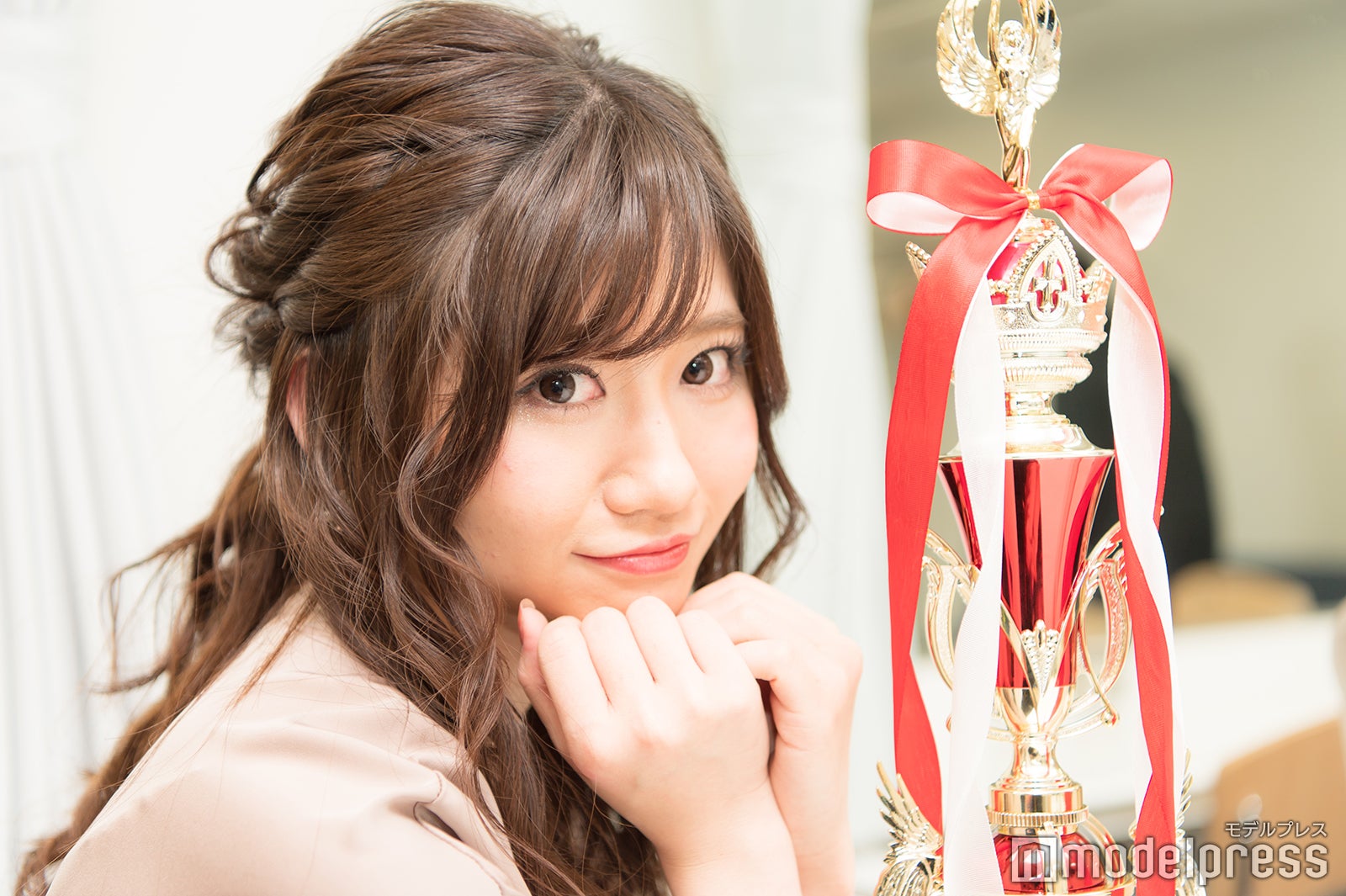 嘉部志音 （C）モデルプレス