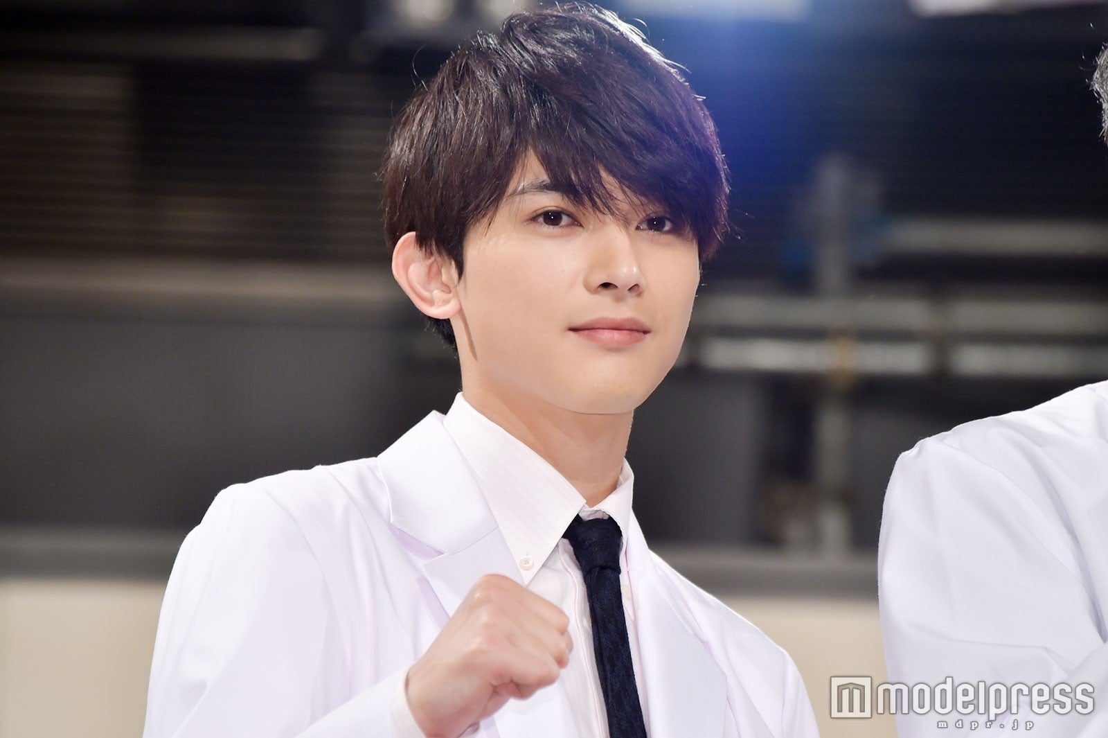 吉沢亮、白衣姿に黄色い歓声 現場で「羨ましかった」こととは？