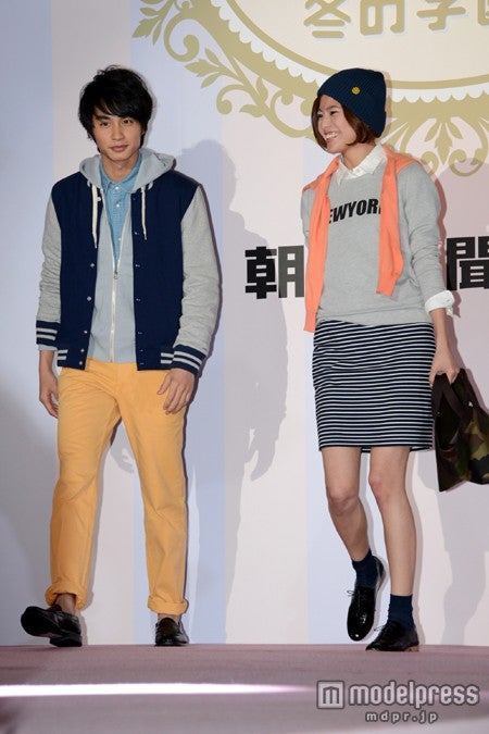 （左から）中村蒼、寺本愛美