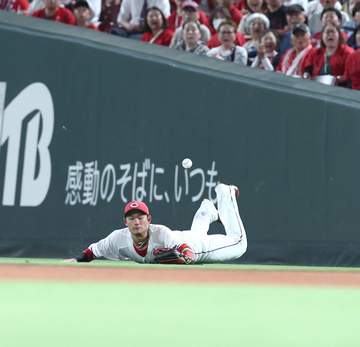 広島が痛恨の逆転負け 決勝点を“お見合い”で献上 本拠地デビューの名原は涙の猛反省「（野球人生で）一番悔しい」 新井監督は「誰かのミスじゃない」