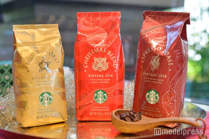 (左から)「スターバックス クリスマス ブレンド ロースト」、「スターバックス クリスマス ブレンド」、「スターバックス クリスマス ブレンド エスプレッソ ロースト」 (C)モデルプレス
