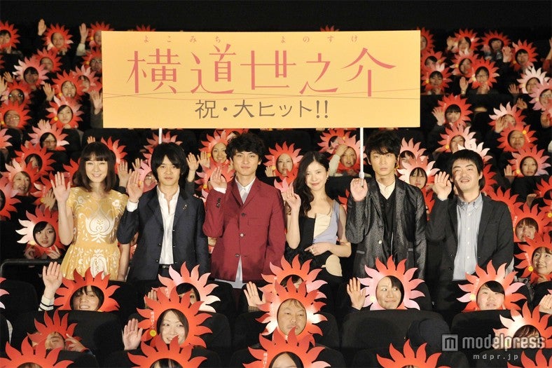 映画「横道世之介」初日舞台挨拶に登壇した（左から）伊藤歩、池松壮亮、高良健吾、吉高由里子、綾野剛、沖田修一監督