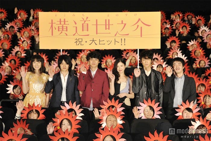 映画「横道世之介」初日舞台挨拶に登壇した(左から)伊藤歩、池松壮亮、高良健吾、吉高由里子、綾野剛、沖田修一監督