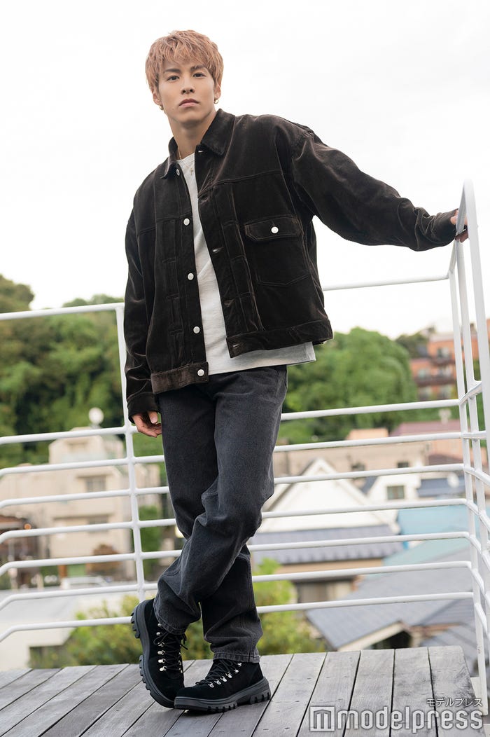 RIKU(C)モデルプレス/スタイリスト:高橋正典、ヘアメイク:ウエノアヤコ(KIND)