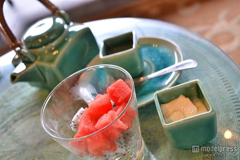 施術後は、ハーブティとフルーツヨーグルトでほっと一息