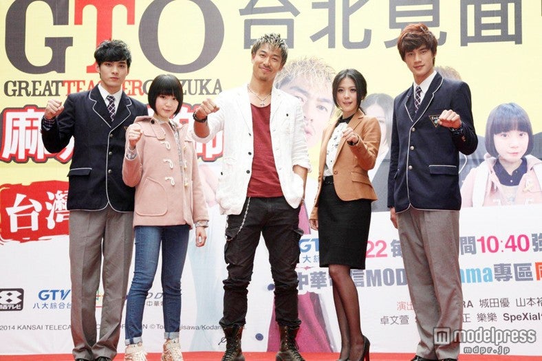 AKIRA（中央）／台湾で開かれたファンミーティングの模様