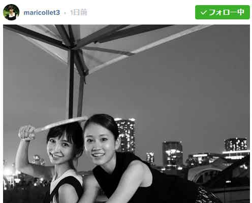 篠田麻里子、前田敦子の“セクシーポーズ”公開 素肌をチラ見せ