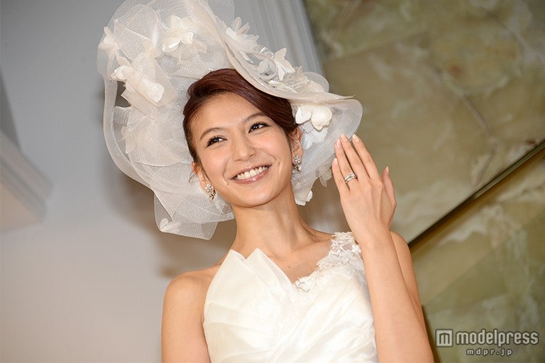 桐谷 コレクション 美玲 結婚 式 ドレス