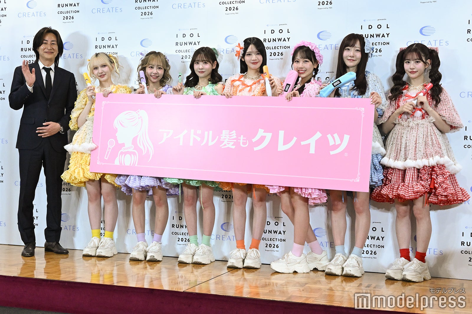 貝塚弘幸氏、早瀬ノエル、仲川瑠夏、櫻井優衣、鎮西寿々歌、松本かれん、真中まな、月足天音（C）モデルプレス