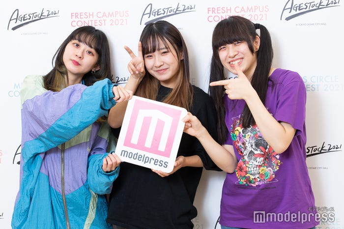 Ba.リノ、Gt&Vo.双葉、Dr.りぃこ/輪廻(C)モデルプレス