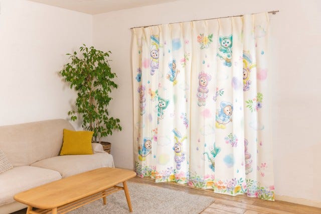 カーテン 12,000円(C)Disney