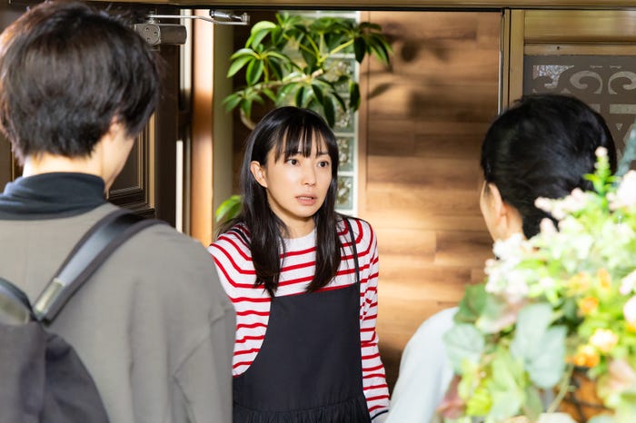 菅野美穂「ゆりあ先生の赤い糸」第4話より(C)テレビ朝日