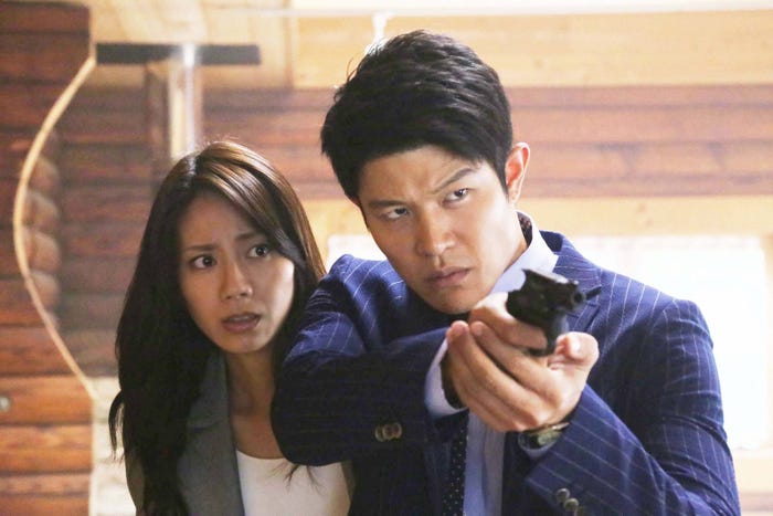 松下奈緒、鈴木亮平(C)フジテレビ