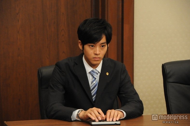 松坂桃李「共演者の顔が思い出せない」　全盲役で新境地