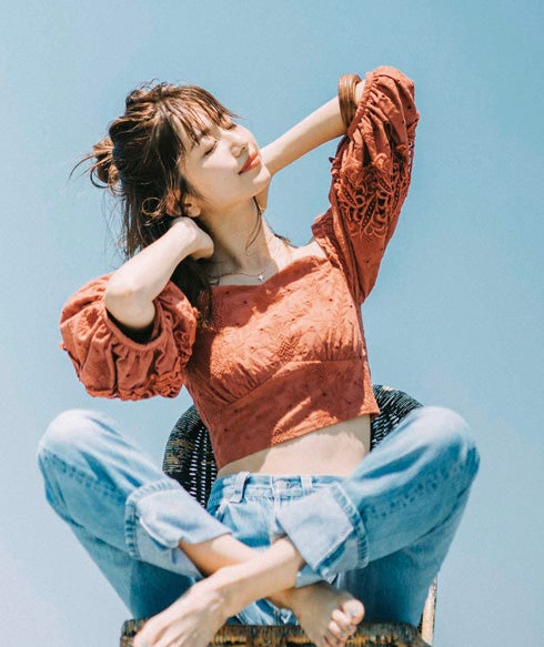 小室安未をもっと知るための「19 の質問」など4ページで特集 撮影／藤原 宏（画像提供：小学館）