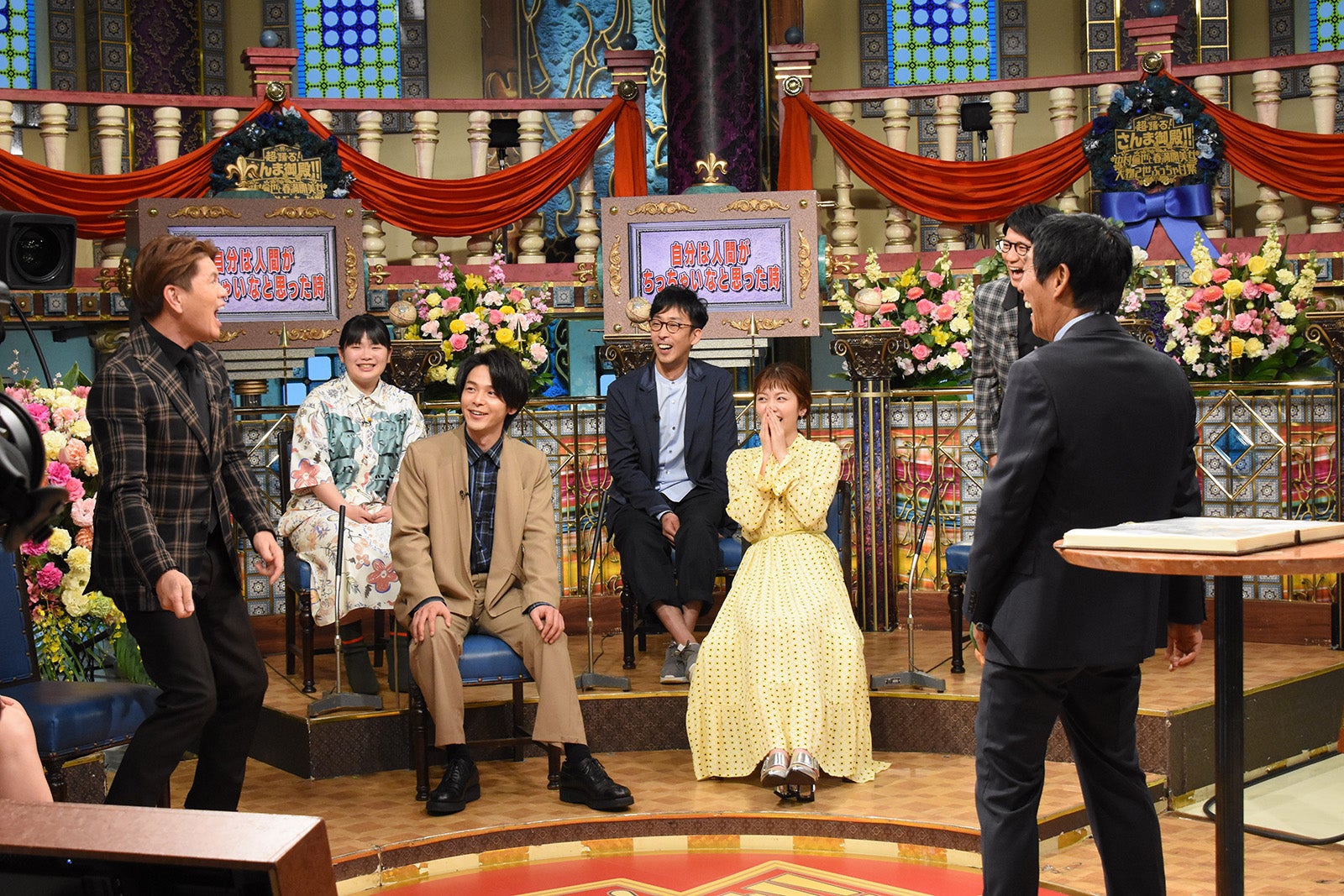 （前列左から）ヒロミ、中村倫也、小芝風花、明石家さんま（後列左から）富田望生、北村有起哉、柴田英嗣（C）日本テレビ